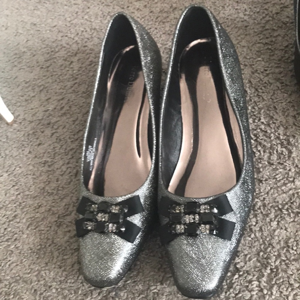 Varieties of dress shoes/sandals - Picture 15 of 16